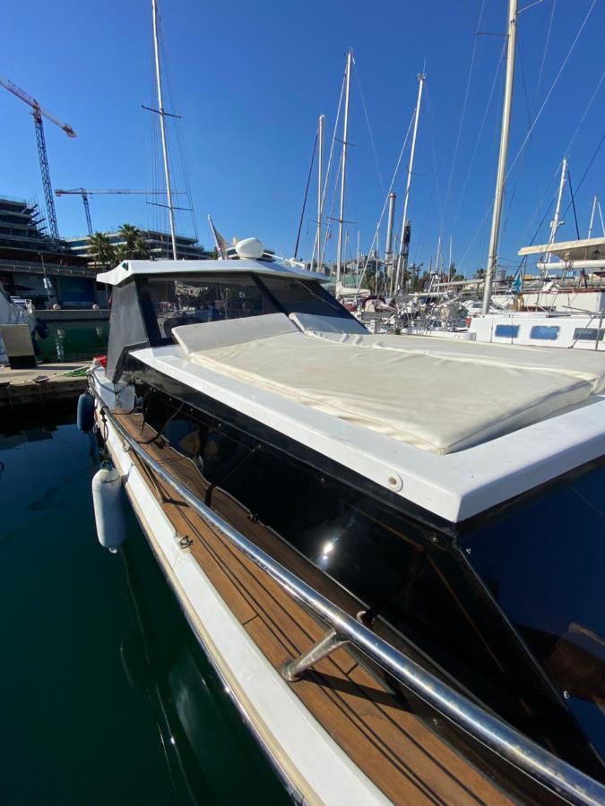 Laura Boat Sant Adria de Besos Exterior foto